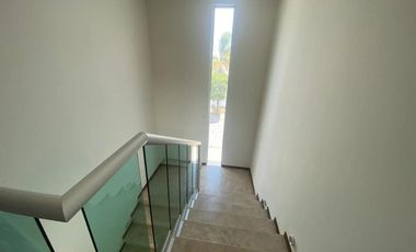 Casa en Renta AMUEBLADA en Cluster Puebla Blanca, Lomas de Angelopolis, Puebla.