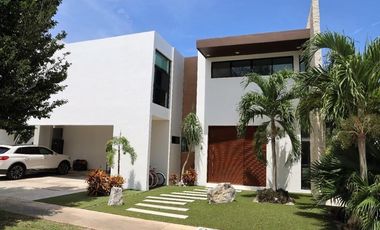Casa en el Yucatán Country Club, Privada Toh