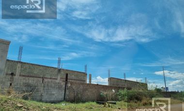 TERRENO EN RENTA BARDEADO CON BODEGA SOBRE LOMBARDO TOLEDANO