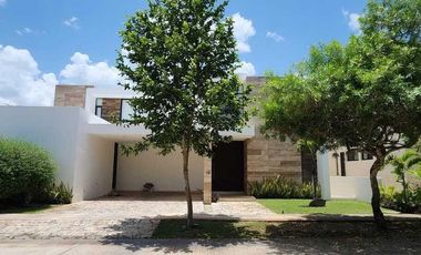 Casa en renta en Privada Kutz, Yucatán Country Club