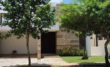 Casa en renta en Privada Kutz, Yucatán Country Club
