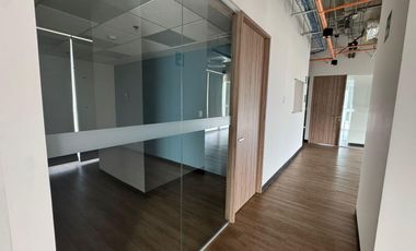 TORRE EXERTIA, Oficina en RENTA de 654 m2 en el piso 21, vista al mar y a la ciudad