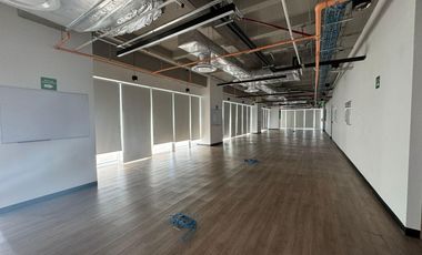 TORRE EXERTIA, Oficina en RENTA de 654 m2 en el piso 21, vista al mar y a la ciudad