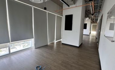 TORRE EXERTIA, Oficina en RENTA de 654 m2 en el piso 21, vista al mar y a la ciudad