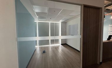 TORRE EXERTIA, Oficina en RENTA de 654 m2 en el piso 21, vista al mar y a la ciudad