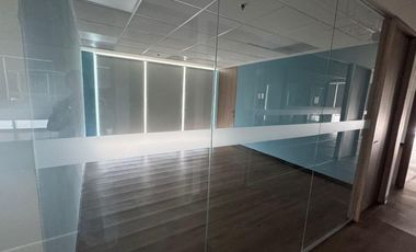 TORRE EXERTIA, Oficina en RENTA de 654 m2 en el piso 21, vista al mar y a la ciudad