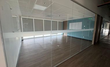 TORRE EXERTIA, Oficina en RENTA de 654 m2 en el piso 21, vista al mar y a la ciudad