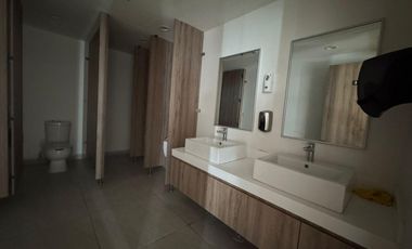 TORRE EXERTIA, Oficina en RENTA de 654 m2 en el piso 21, vista al mar y a la ciudad