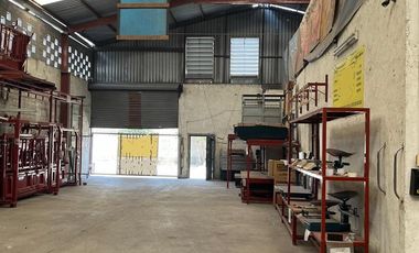 Magnífica Bodega comercial/Industrial  en  Colonia Céntrika-Violeta, Monterrey, N. L.