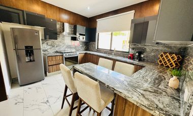 Casa en venta en PUNTA DEL ESTE con recamara en planta baja