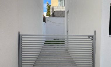 CASA EN RENTA AMUEBLADA, FRACC. BANUS, SAN AGUSTIN TLAXIACA