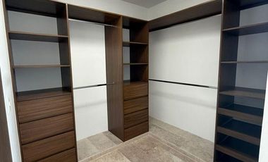 CASA EN VENTA EN PRIVADA TAMORA CONKAL, CON PANELES SOLARES.