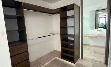 CASA EN VENTA EN PRIVADA TAMORA CONKAL, CON PANELES SOLARES.