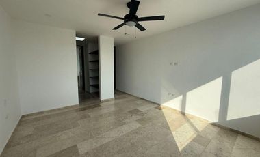 CASA EN VENTA EN PRIVADA TAMORA CONKAL, CON PANELES SOLARES.