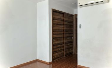 Muy cerca Plaza Sania, 132 M2, 2 recámaras, 2 baños, 2 autos, alberca, gym