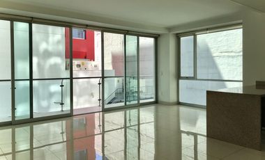 Muy cerca Plaza Sania, 132 M2, 2 recámaras, 2 baños, 2 autos, alberca, gym