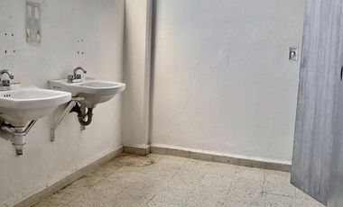 Bodega de 352 m2 con 3 cubiculos en renta, Tacubaya. Periférico y Viaducto