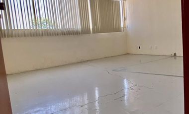 Bodega de 352 m2 con 3 cubiculos en renta, Tacubaya. Periférico y Viaducto