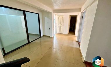 Casa u oficina para remodelar en Jardines de Santa Mónica