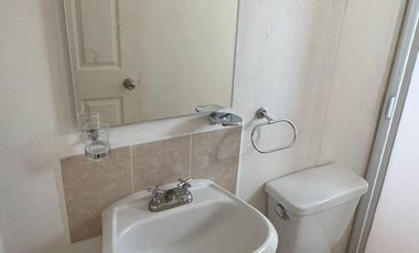 Hacienda Viñedos en privada frente a area verde