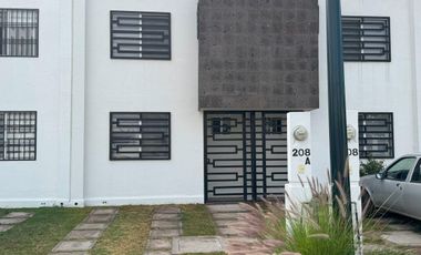 Hacienda Viñedos en privada frente a area verde