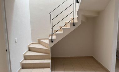 Hacienda Viñedos en privada frente a area verde