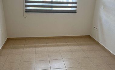 Hacienda Viñedos en privada frente a area verde