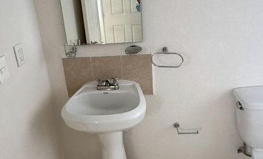 Hacienda Viñedos en privada frente a area verde