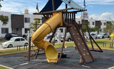 Hacienda Viñedos en privada frente a area verde