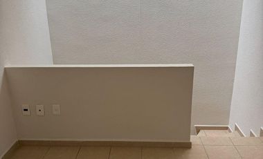 Hacienda Viñedos en privada frente a area verde