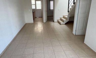 Hacienda Viñedos en privada frente a area verde