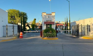 Hacienda Viñedos en privada frente a area verde