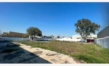 Terreno de 2700m² en Renta, 2 Portones de Acceso, Barda Perimetral, Uso de Suelo Mixto en Guadalupe