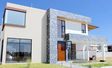 Casa en venta y renta en Lázaro Cárdenas, Metepec, México