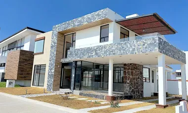 Casa en venta y renta en Lázaro Cárdenas, Metepec, México
