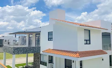 Casa en venta y renta en Lázaro Cárdenas, Metepec, México