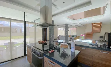 Casa en venta y renta en Lázaro Cárdenas, Metepec, México