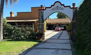 HERMOSA CASA EN RENTA EN EL CENTRO DE SAN JUAN DEL RÍO, QUERÉTARO. SUP. 1,500 m2