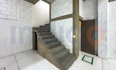 BODEGA EN RENTA CERCA DE SANTA ROSA JÁUREGUI EN CALLE ABIERTA