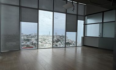 TORRE AMERICAS, Oficina en RENTA piso 18 frente a Plaza Americas y Plaza Andamar