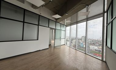 TORRE AMERICAS, Oficina en RENTA piso 18 frente a Plaza Americas y Plaza Andamar
