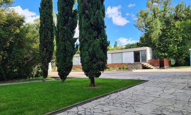 Casa de un nivel en venta o renta La Calera con alberca