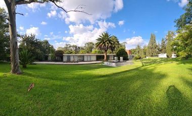 Casa de un nivel en venta o renta La Calera con alberca