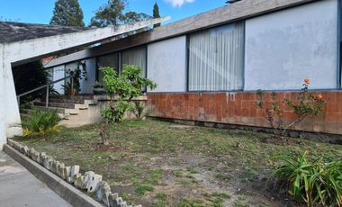Casa de un nivel en venta o renta La Calera con alberca
