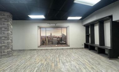 Local en Plaza Comercial sobre Av Las Americas