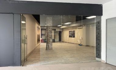 Local en Plaza Comercial sobre Av Las Americas