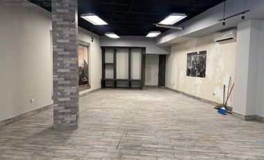 Local en Plaza Comercial sobre Av Las Americas