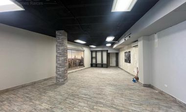 Local en Plaza Comercial sobre Av Las Americas