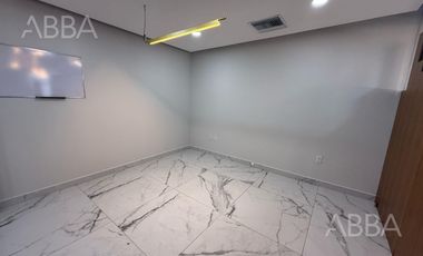 RENTA OFICINA SEMIAMUEBLADA EN PLAZA CANTERA 5