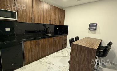 RENTA OFICINA SEMIAMUEBLADA EN PLAZA CANTERA 5